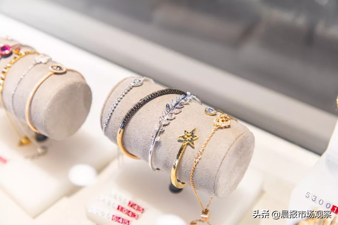 上海青浦百联绫致奥莱旗舰店,百联六城七店感恩日