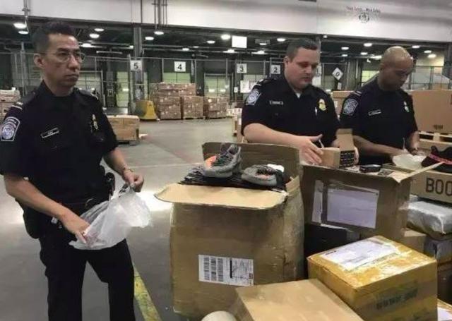 华盛顿杜勒斯国际机场截获了一批价值330万美元的莆田假鞋包裹