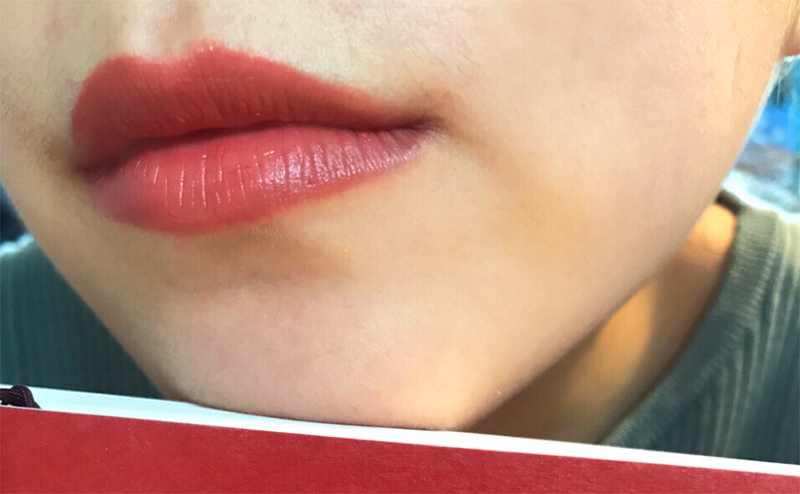 露华浓225深唇色测评,露华浓黑管润唇膏