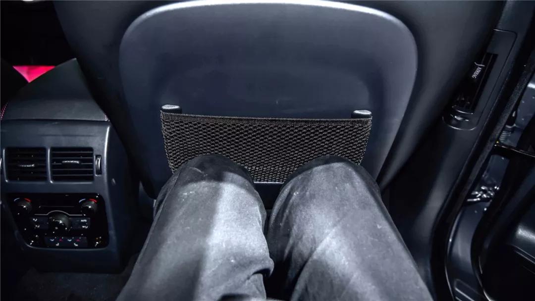 四十多万买捷豹f-pace到底值不值,捷豹f-pace又银色落地