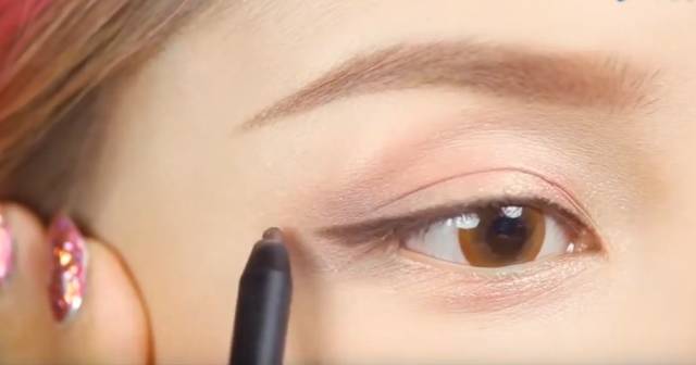画眼线简单好看,画眼线要不要画下眼线