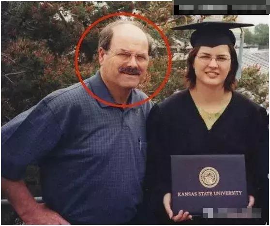 这个恶魔终于死了：女孩，为什么不要高估人性？