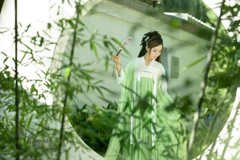 诗经月出的赏析,诗经赏析