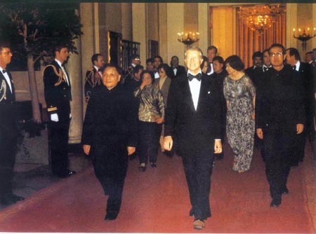 1979年*小平邓**访美，谈及往事总统卡特才意识到，自己早已败过一次