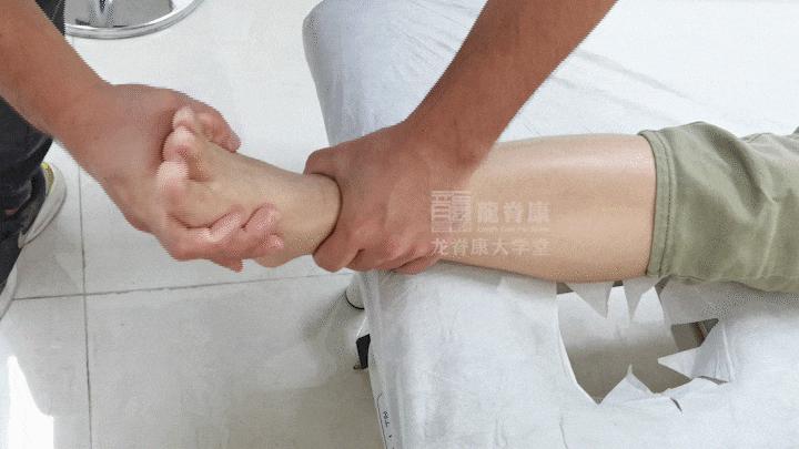 踝关节扭伤脱位手法复位视频,踝关节扭伤手法复位多久可以运动