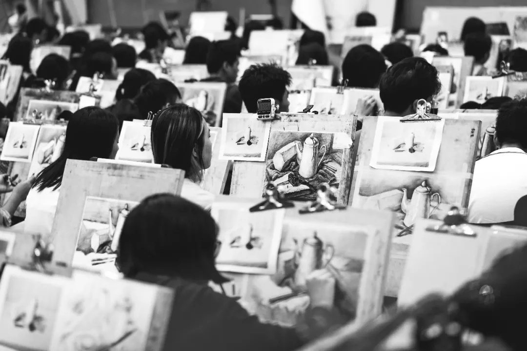 美术生复读好还是上专科好,美术生高考失利是复读还是上大专