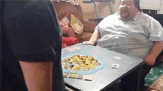 男子被车撞出3米求生欲,求生欲创造奇迹男子被撞