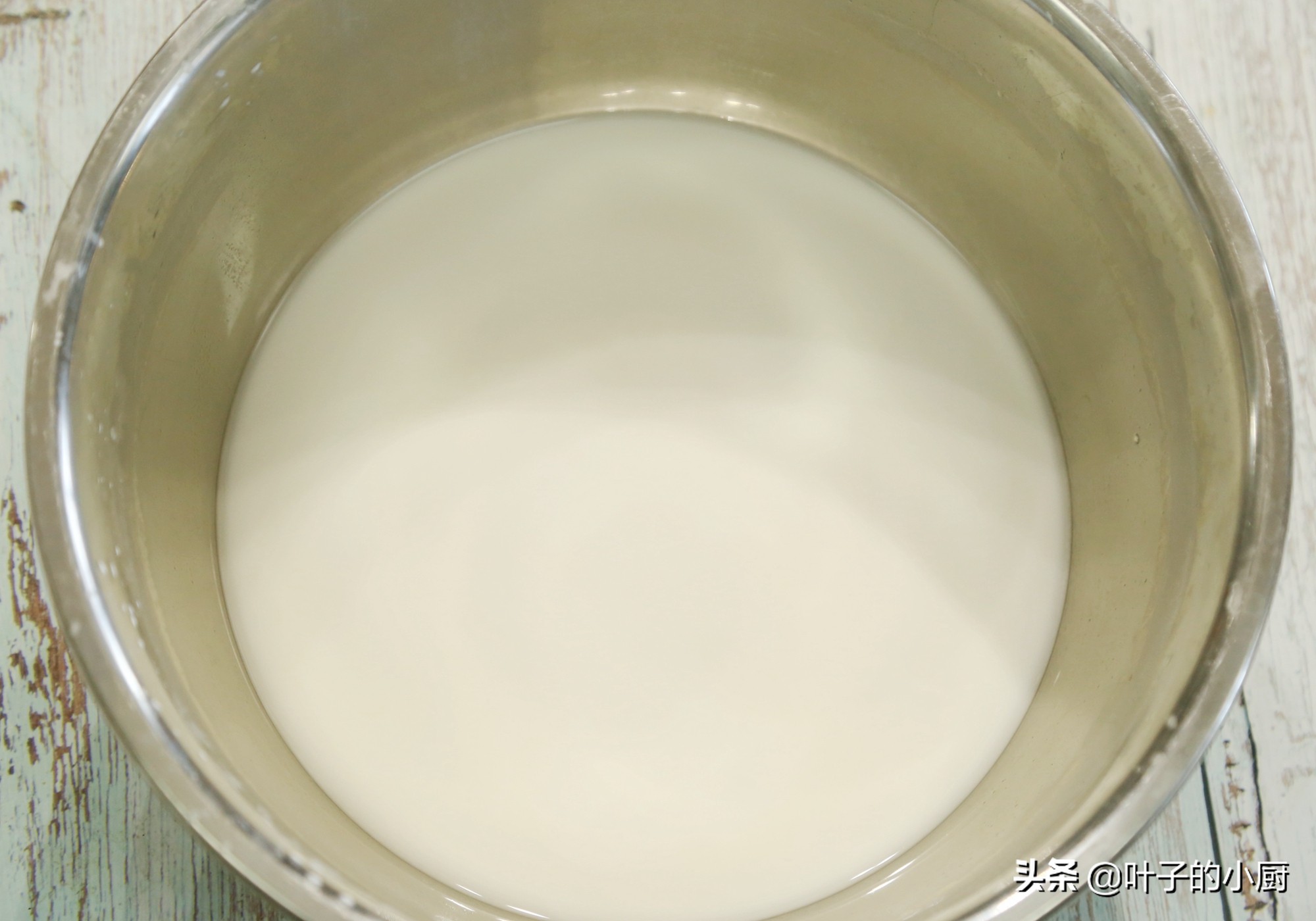 又到了吃凉皮擀面皮的季节,凉皮又软又劲道