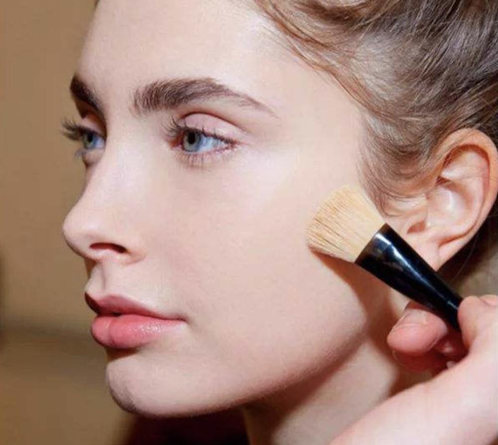 想要妆容整天不脱妆细腻服帖,想要底妆更服帖妆前保湿非常重要