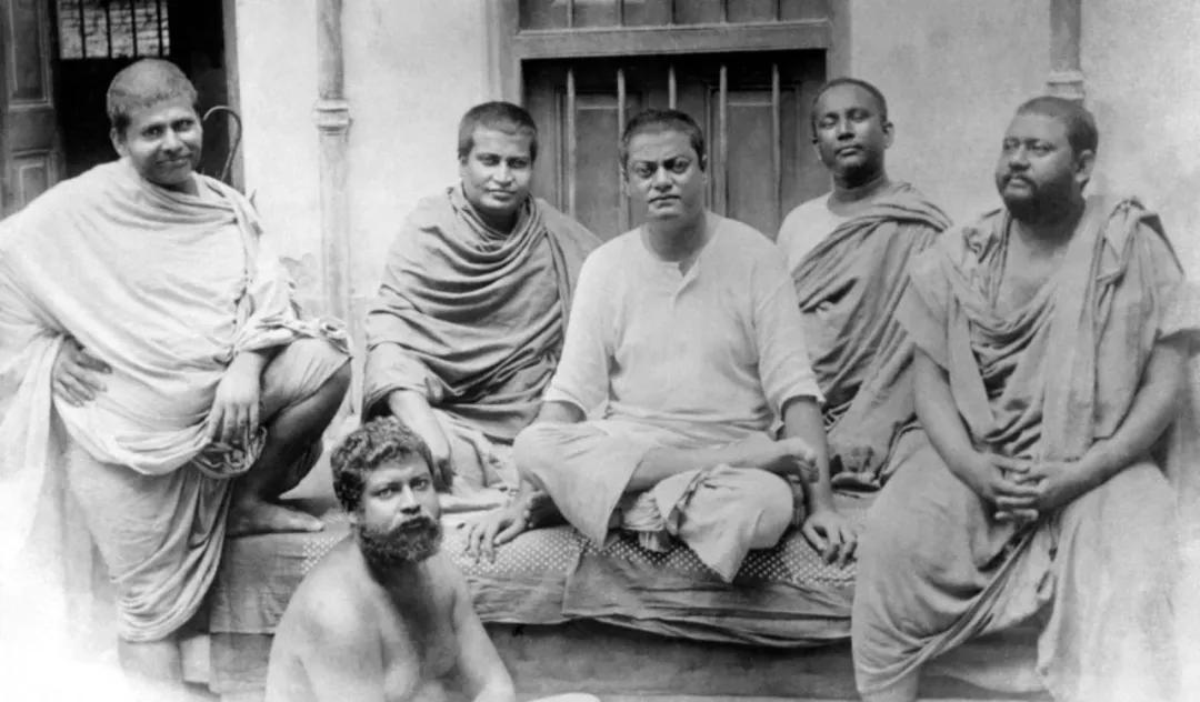 瑜伽体式之母是哪个动作,瑜伽体式之母肩倒立练习