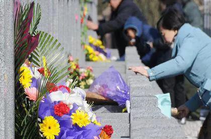 上坟不带烧纸的是什么意思,清明一坟不烧二纸什么意思