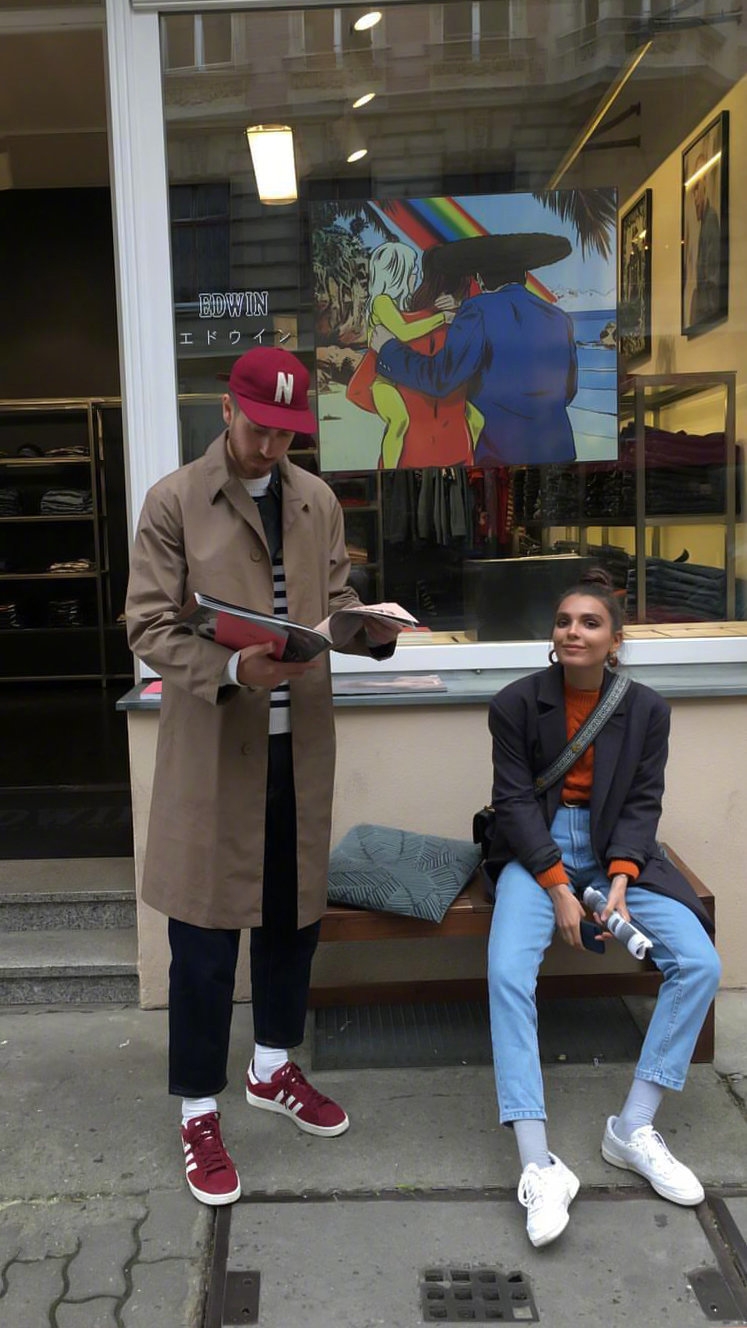 街拍情侣穿搭秀恩爱,情侣街拍秀恩爱穿搭