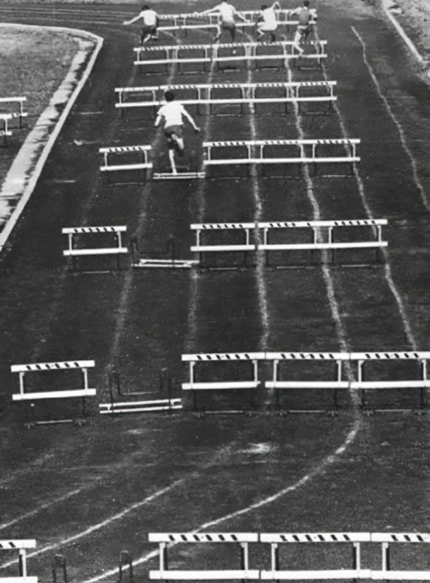 喝水时的搞笑表情包,跑步表情包搞笑图片高清