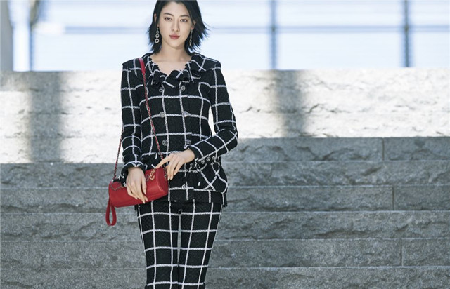 三吉彩花穿搭造型,三吉彩花日常穿搭