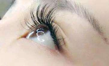 妻子种睫毛后变成面瘫，丈夫想离婚，妻子还沾沾自喜