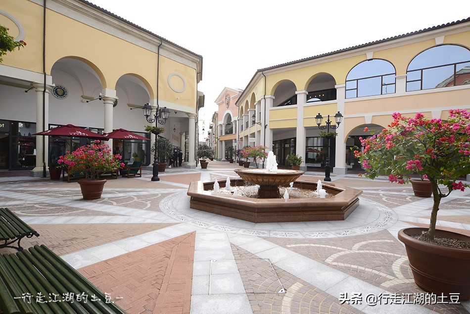 上海佛罗伦萨小镇，奥特莱斯世界名品购物中心，中国奢侈品领导者