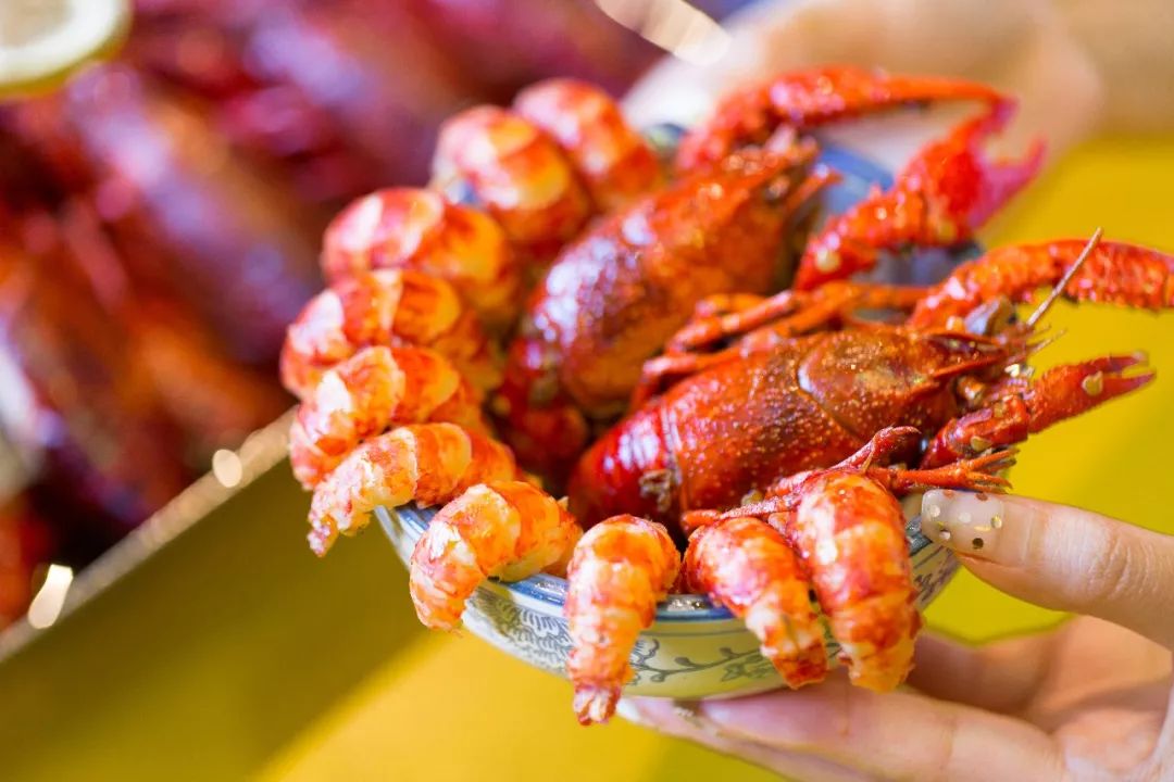 半个娱乐圈都打卡的眼镜小腰在簋街开店了！竟然3天五折！