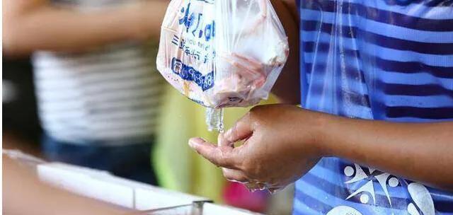 三亚火车头海鲜批发市场,三亚万人火车头海鲜广场