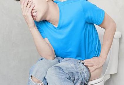 排便前边硬后边软什么原因引起的,排便特别黏还臭还黑色的怎么回事