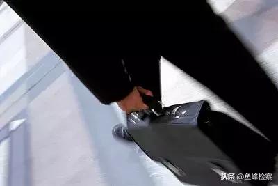 足浴店里代购*合六**彩？一包现金神奇变成了……