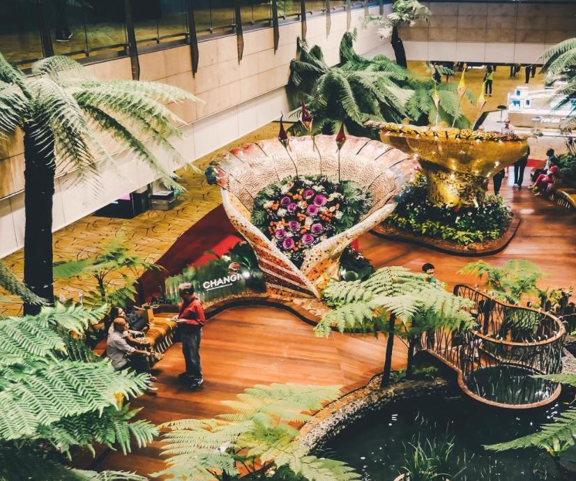 连续六年夺冠世界的新加坡机场，连游泳池和按摩浴缸都准备好了！