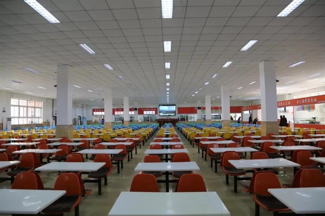 2021阜新高等专科学校中专招生,阜新高等专科学校2004年招生专业