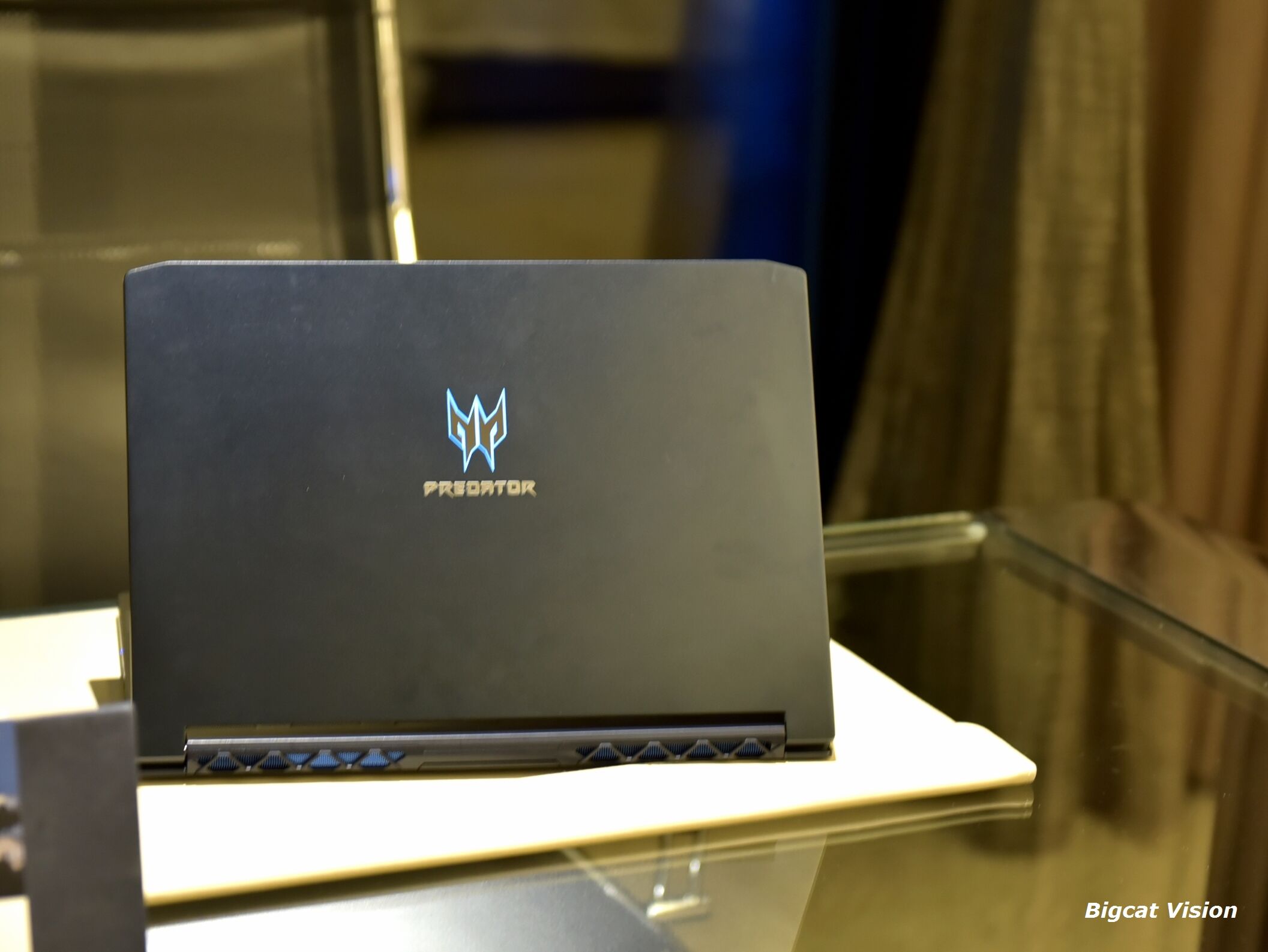 宏碁掠夺者刀锋500se和战斧300,宏碁掠夺者刀锋500SE电竞本