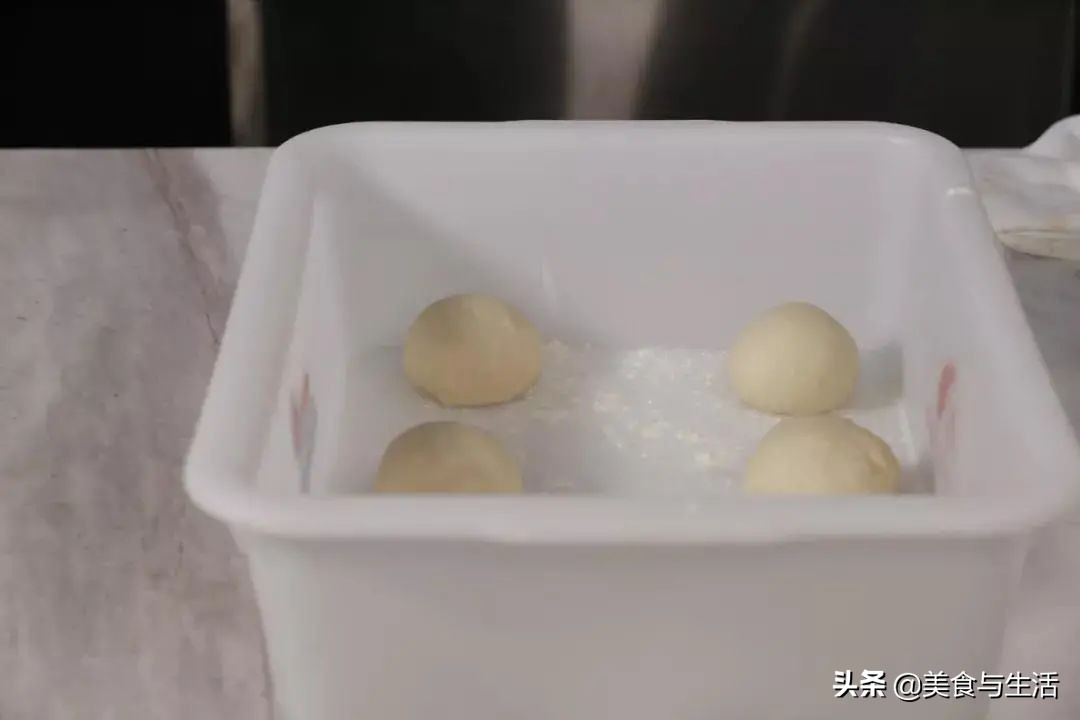 简单又好吃的披萨做法,简单又好吃披萨制作全过程视频