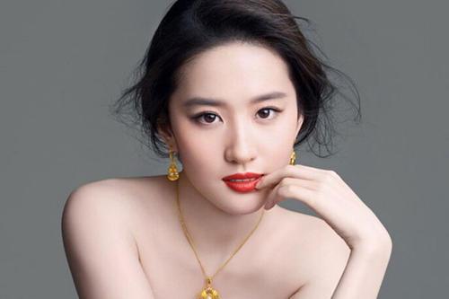 如何选择适合自己脸型的耳环,不同脸型这样选耳环超显脸小