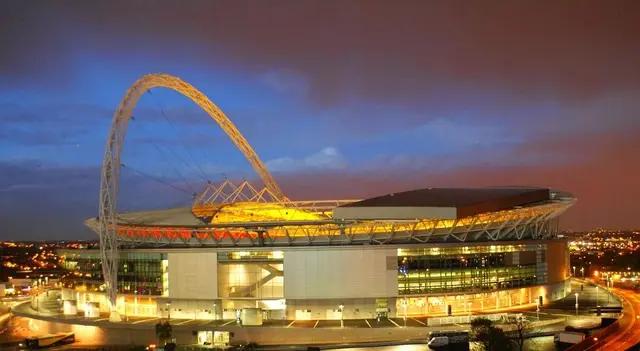 足球场顶棚结构图解,世界足球场的建造全过程