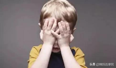 小孩爱扔东西怎么办,孩子到处扔玩具如何处理