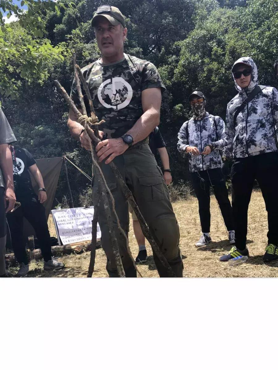 驾驶雪佛兰白色探界者环游世界,雪佛兰探界者1.5试驾视频最新