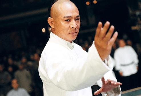 李连杰对利智一见钟情,李连杰为利智的付出