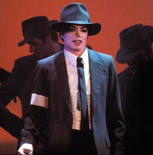 迈克尔杰克逊的传奇故事,迈克尔杰克逊一生传奇故事