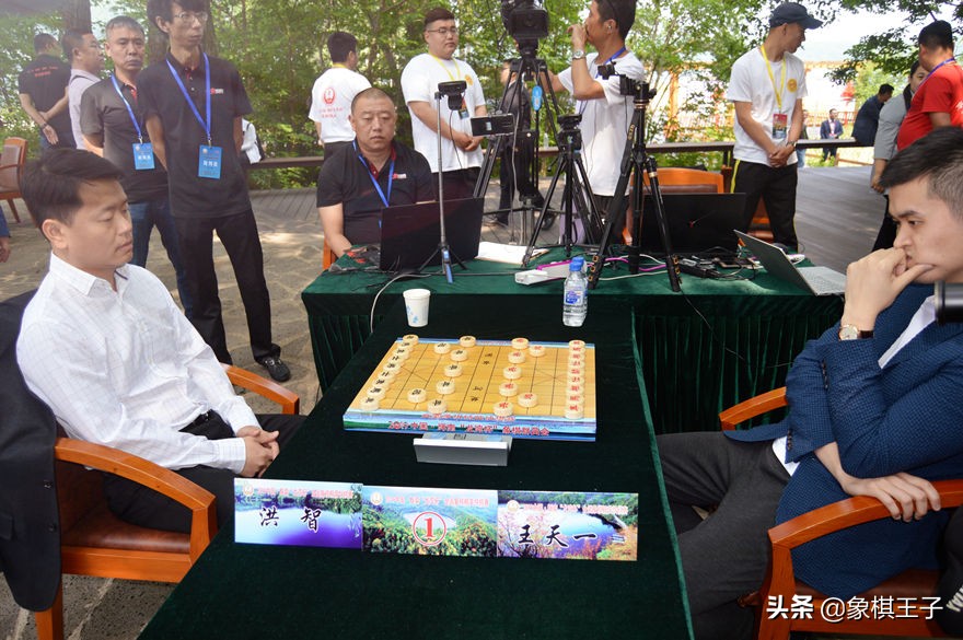 世界上下象棋最高的人,象棋第一人王天一对决