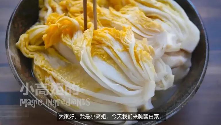 李子柒被韩国网友*攻围**，中国博主联手回击，发布酸菜视频标题显眼