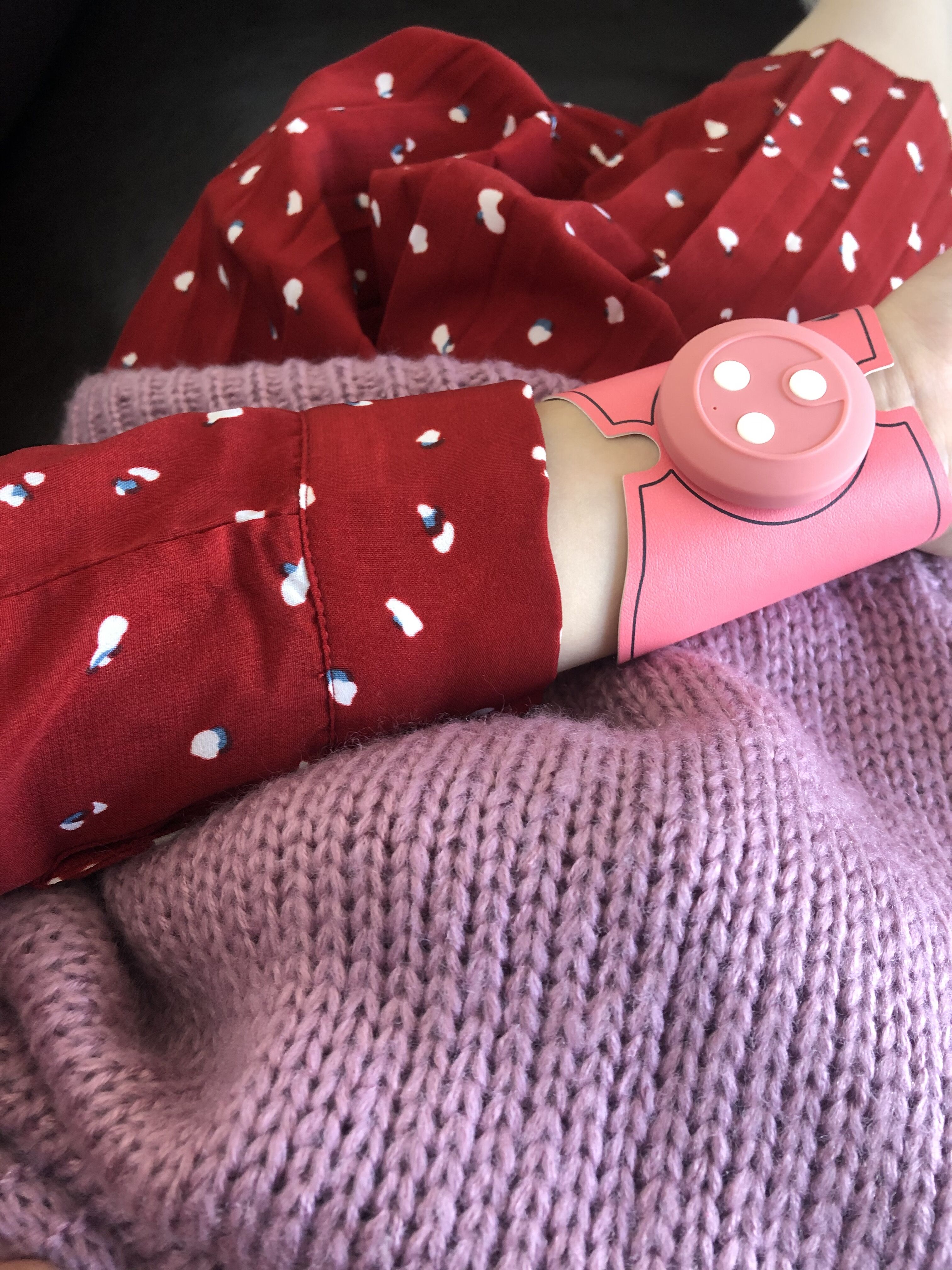 怀孕呕吐头疼吃不下饭,怀孕两个月吃不下吐不出恶心头疼