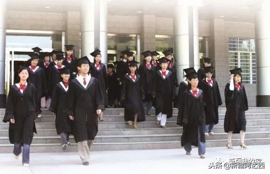 伊犁师范大学匆匆那年,终于等到你萨克斯演奏