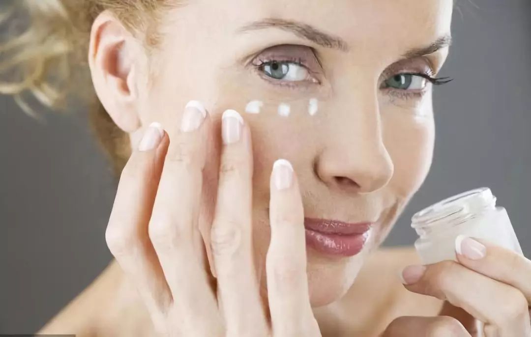 下眼袋浮肿与大眼袋区别,40岁消除眼皮浮肿和眼袋