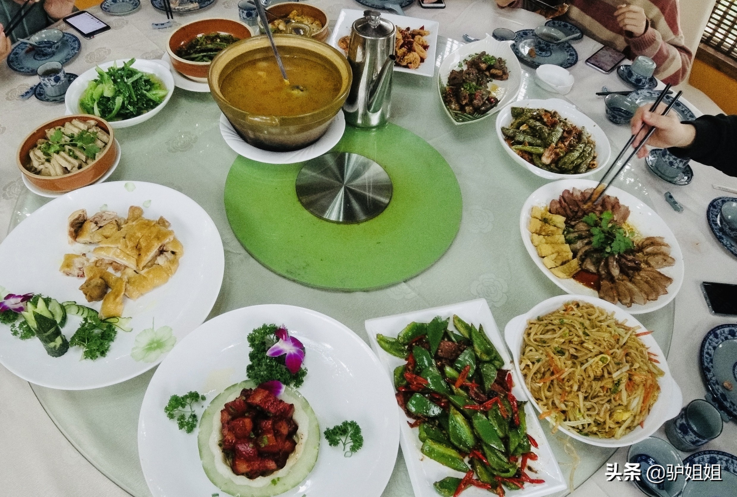 海泉湾，一对母女非常时期的避风港，泡温泉赏美景堪比世外桃源