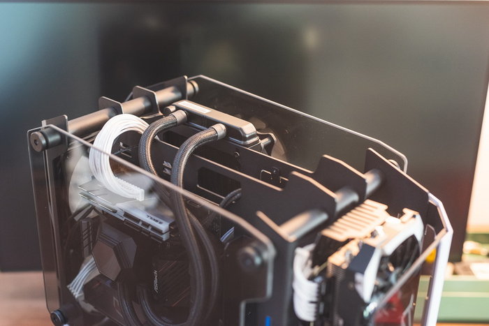 圣诞节前装一台白色的ITX性能钢炮游戏主机