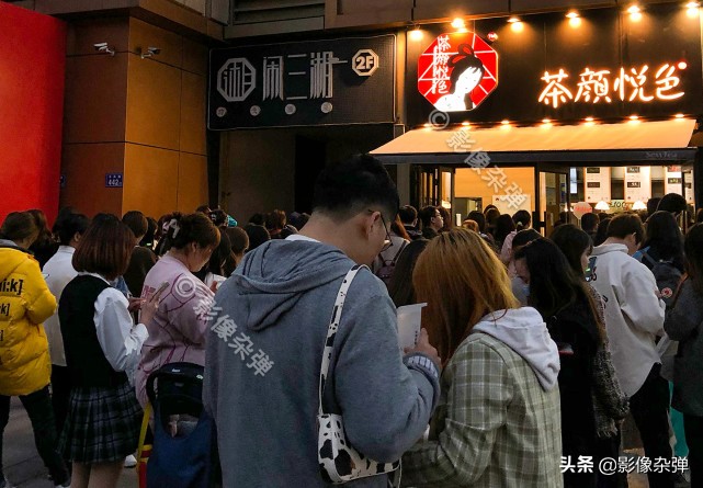 长沙排队的网红奶茶,长沙奶茶店茶颜悦色火爆