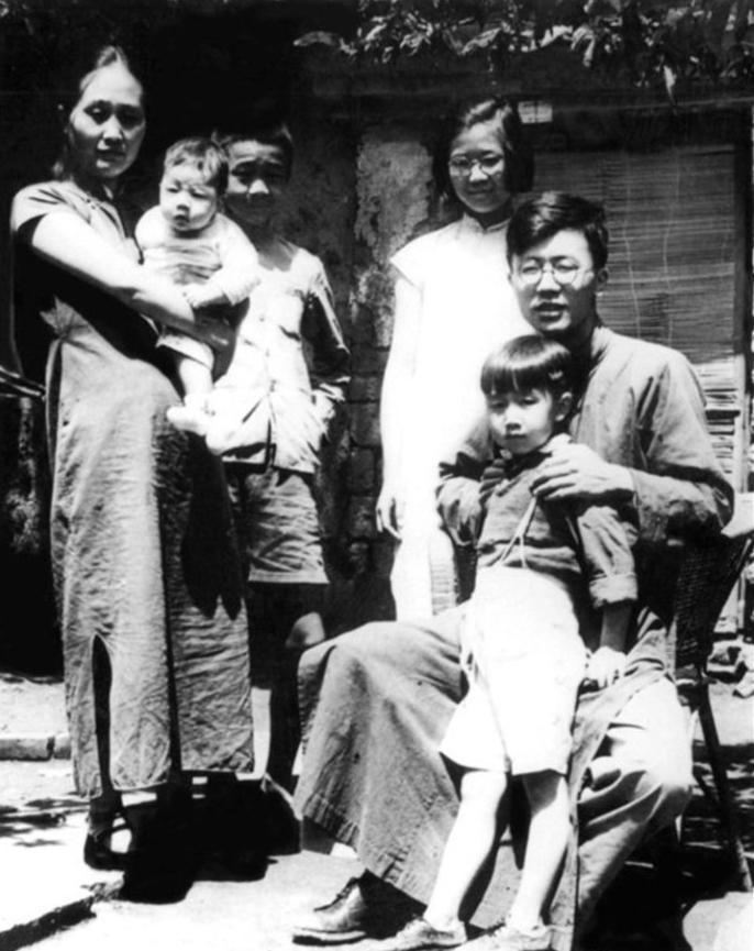 他是个神童13岁就考上了清华大学,他15岁考入北大19岁成为大学教师