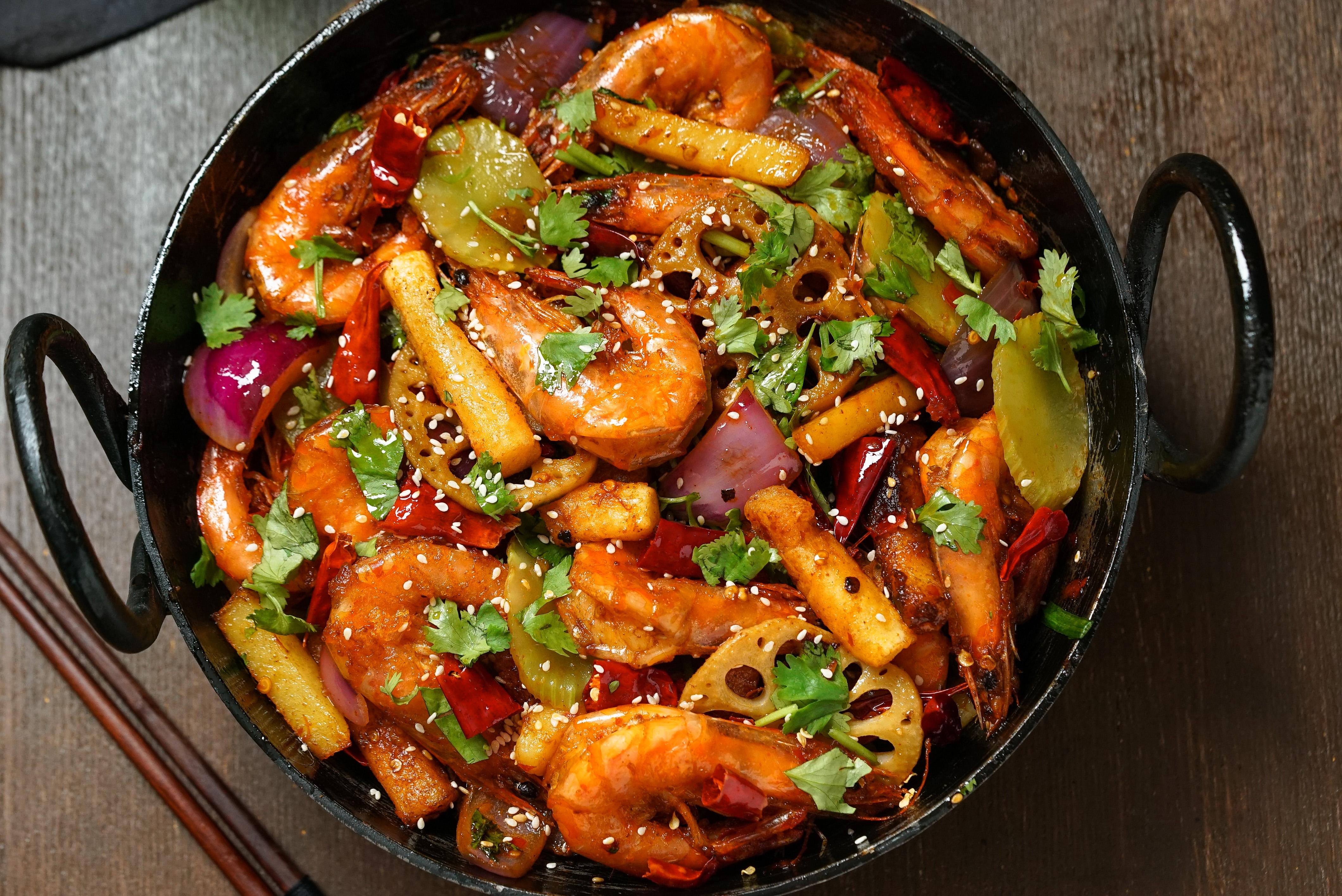 干锅芹菜香辣虾的做法,干锅虾里面的配菜芹菜怎么做