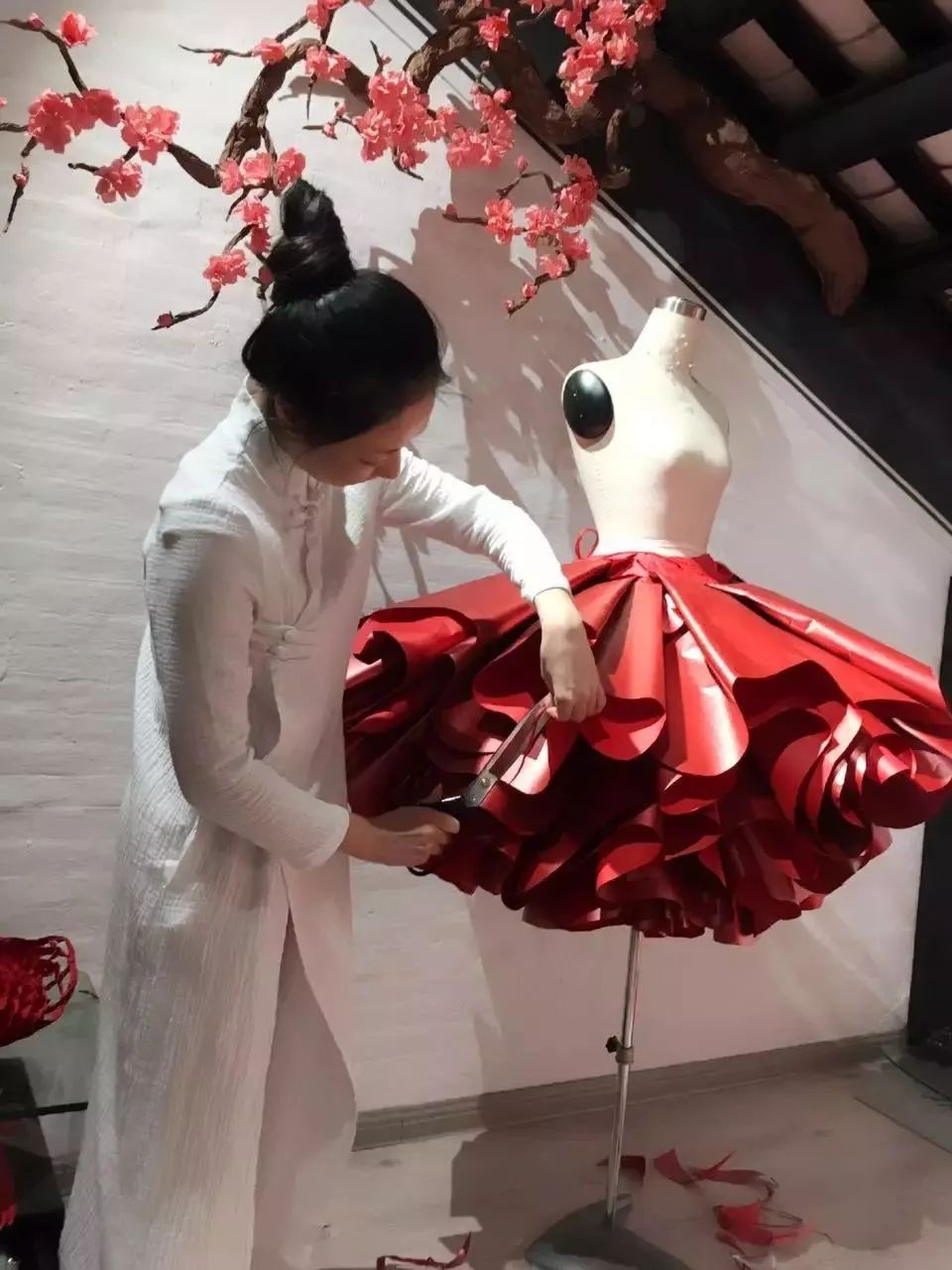 用一张纸折出来的少女教程,简单的一张纸折出让你想不到东西