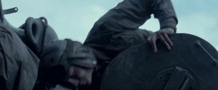 躲在铁王八里不一定安全，自卫*器武**显得尤其重要