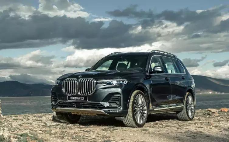 开着宝马x7在上海路上的视频,开着宝马x7进西藏