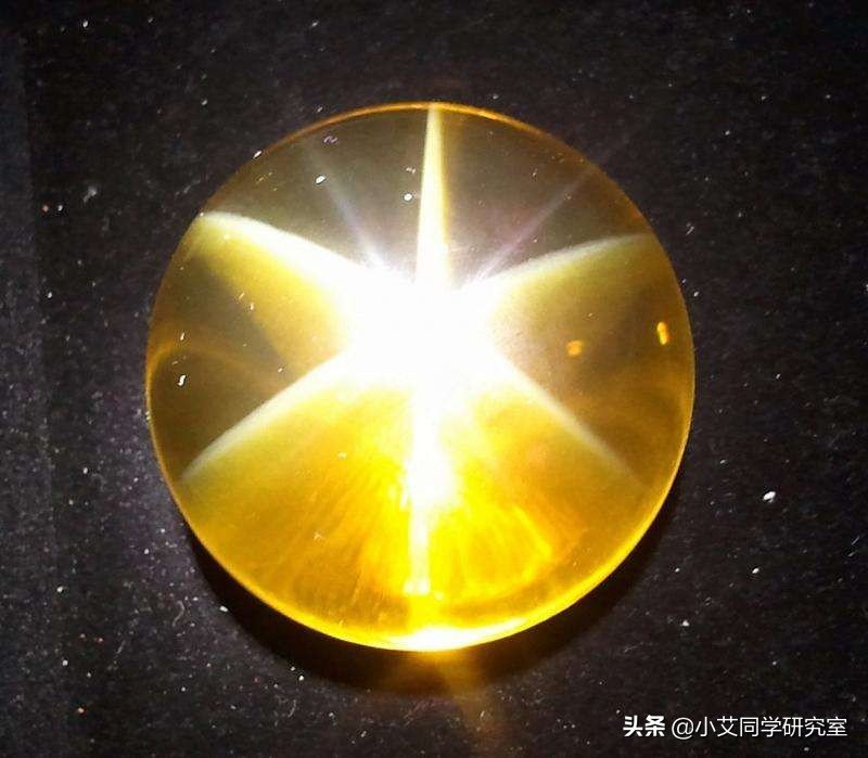 星光宝石是天上的星星,照亮黑夜;猫眼是人间的精灵,看透这世界