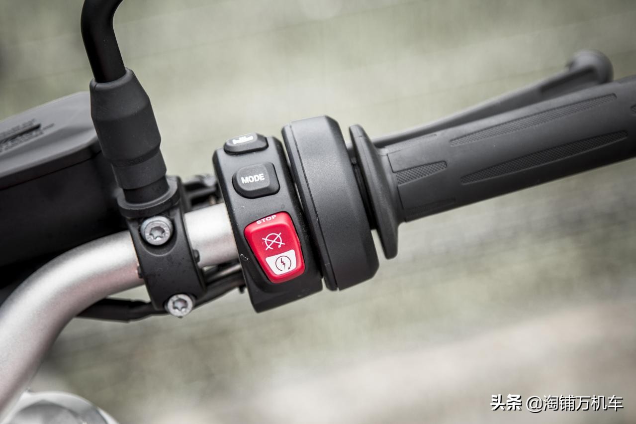 宝马f900r和杜卡迪950,宝马全新中型运动街车f900r赏析