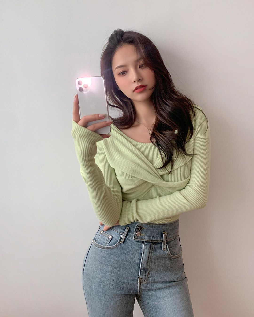 今年春夏就用「淡绿色」来点缀！带你看韩国热销的春绿新品